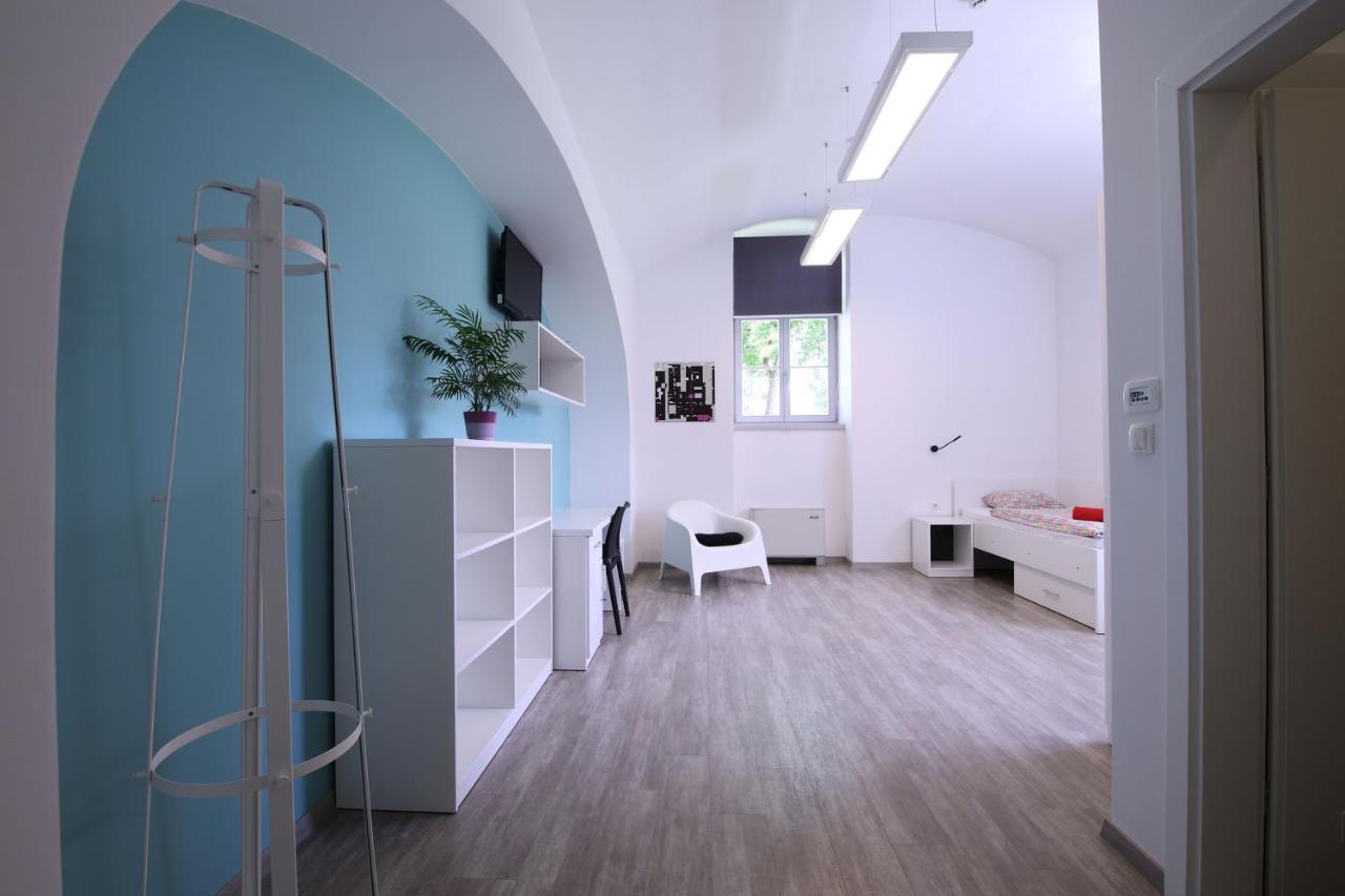 Hostel Bedem Karlovac Esterno foto